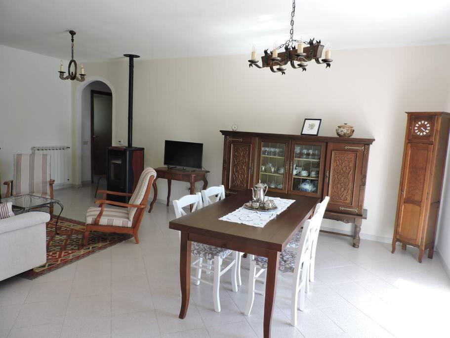 Casa Vacanze La Cicala Понтремоли Экстерьер фото